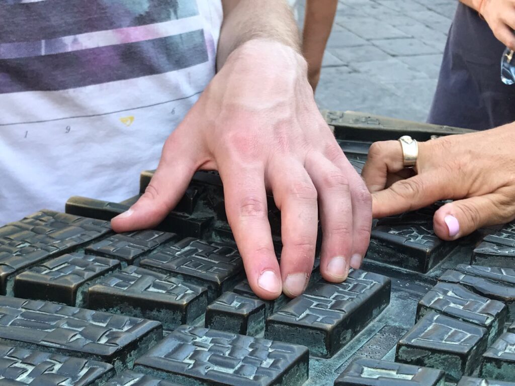 Hands touching the model of Florence in 3D